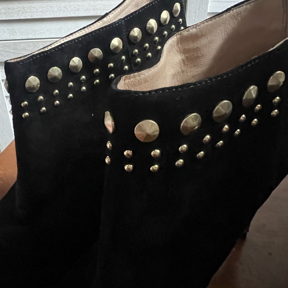 Joan & David black suede ankle boots used studs only worn a few times designer